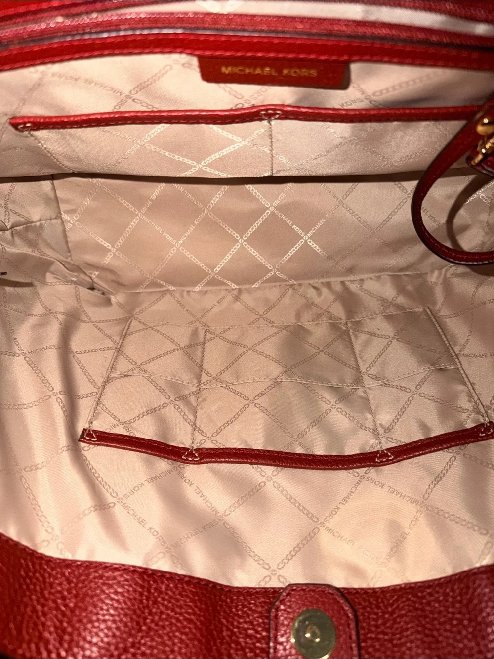 Beautiful Like New !! MICHAEL KORS Bedford Legacy
